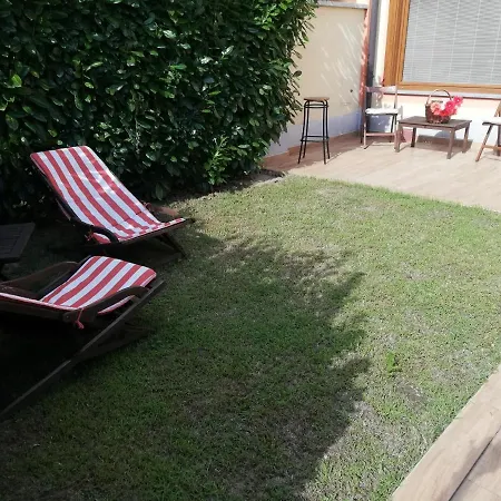 Villetta A Schiera Con Giardino Box E Posto Auto. Villa